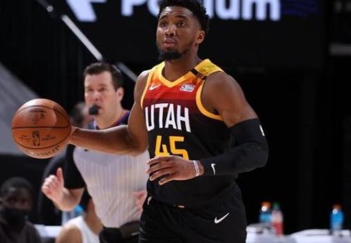 阿斯：C罗肘击可能被认定为暴力行为，将会禁赛至少三场比赛